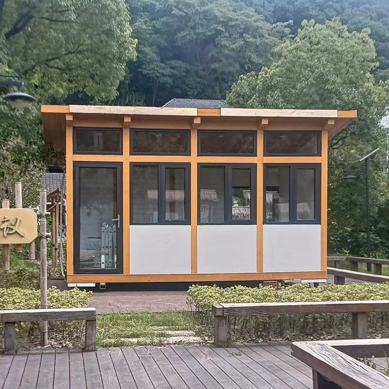 Dřevěná skladovací kůlna
