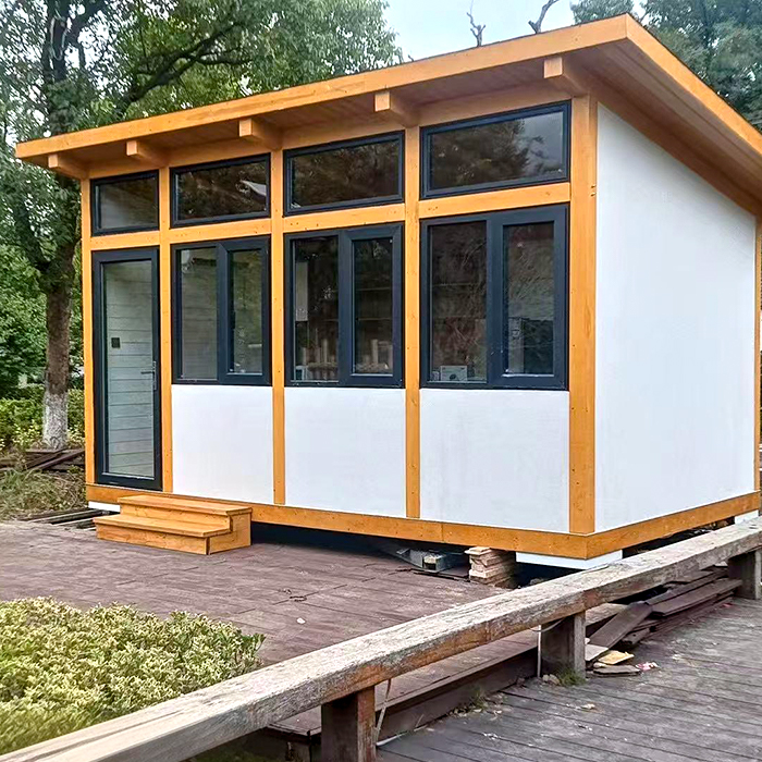 Dřevěná kůlna